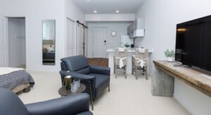 81 Oaks Studio Apartment